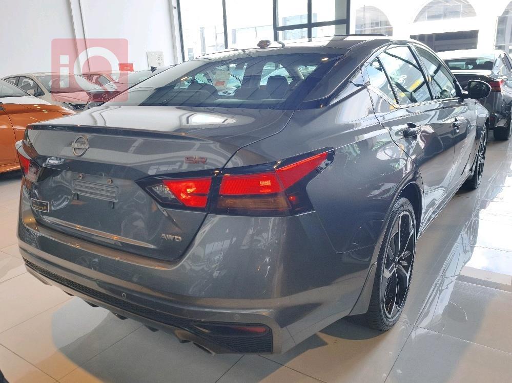 نيسان ألتيما